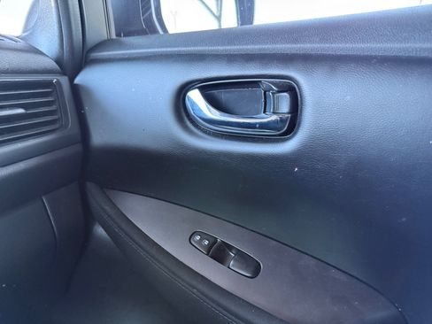 Used 2025 Nissan Leaf S FWD image 22