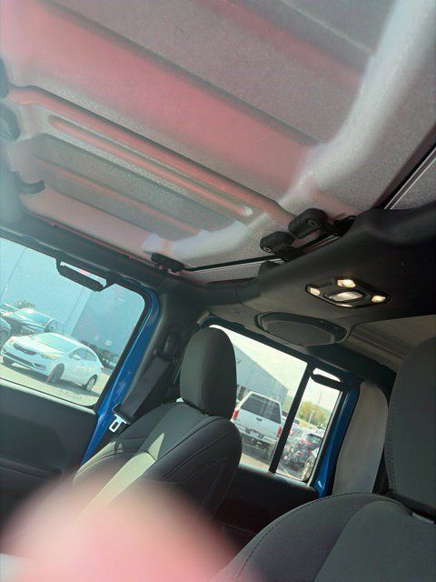 Used 2021 Jeep Gladiator Sport AWD/4WD image 18