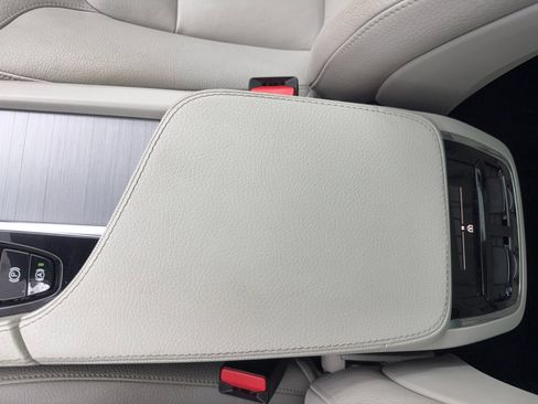 Used 2022 Volvo XC90 T5 Momentum w/ Climate Package FWD image 33