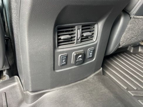 Used 2018 Nissan Titan PRO-4X w/ Pro-4x Convenience Package image 14