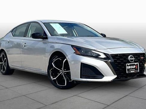 Certified 2023 Nissan Altima 2.5 SR FWD image 3