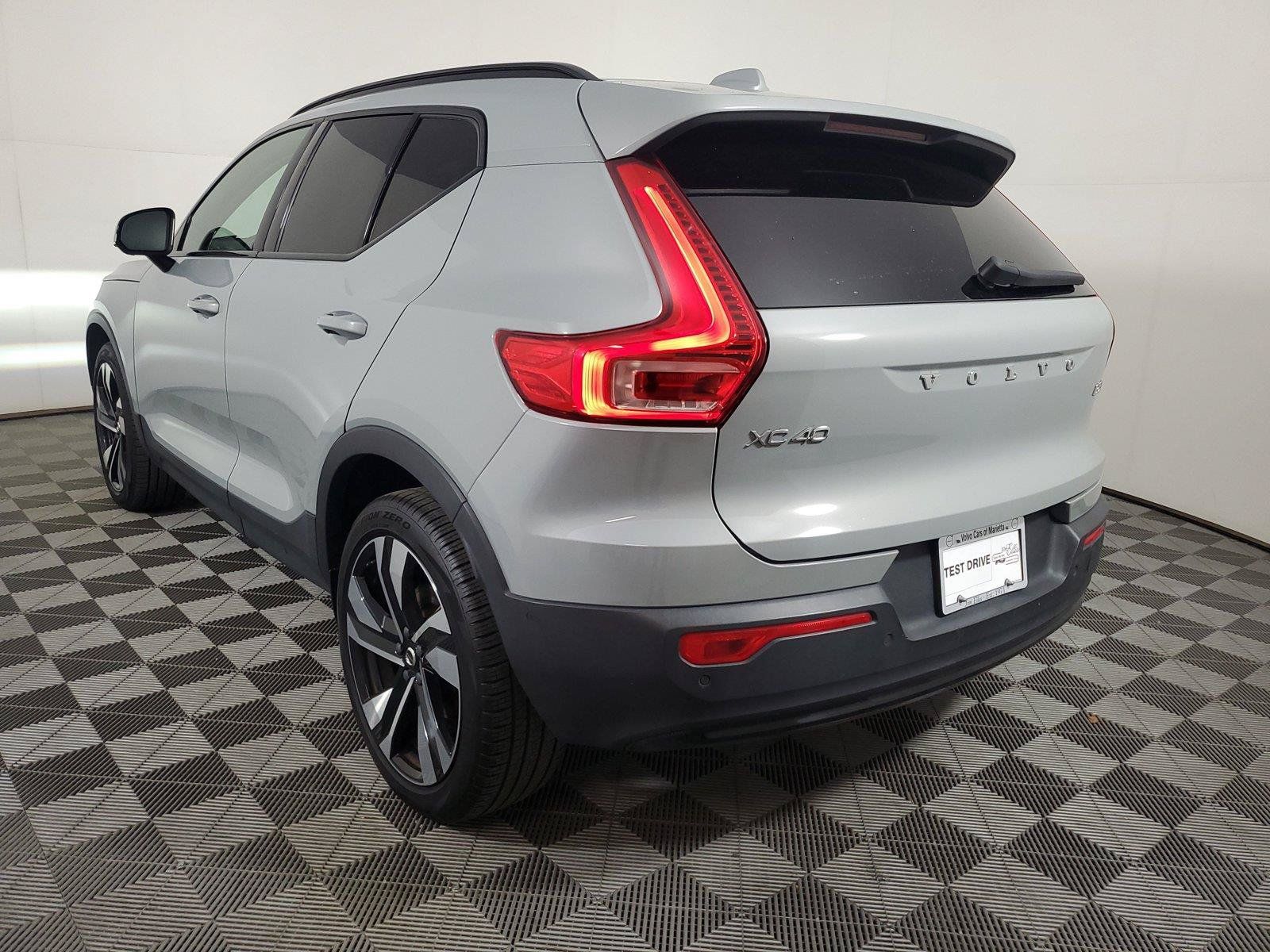 Certified 2024 Volvo XC40 B5 Plus w/ Climate Package AWD/4WD image 4