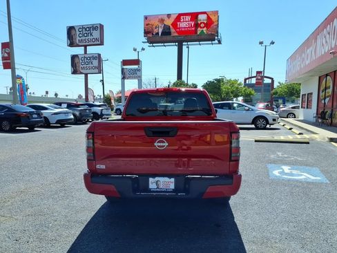 Used 2025 Nissan Frontier SV RWD image 4