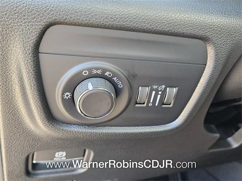 New 2025 Jeep Grand Cherokee Altitude image 25