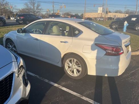 Used 2013 Nissan Altima 2.5 SV w/ 2.5SV Convenience Pkg image 2