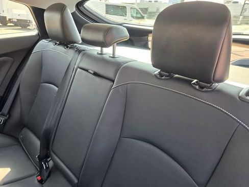 Used 2021 Toyota Prius Prime XLE image 10