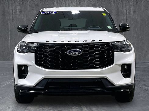 Used 2025 Ford Explorer ST-Line w/ ST-Line Street Pack AWD/4WD image 2
