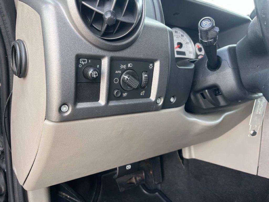 Used 2004 HUMMER H2 w/ Preferred Equipment Group AWD/4WD image 28