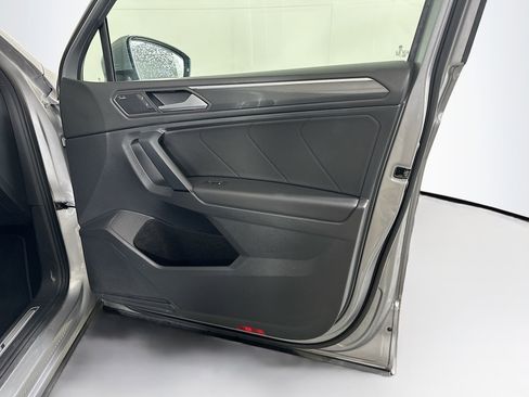 Used 2019 Volkswagen Tiguan SEL Premium R-Line image 33