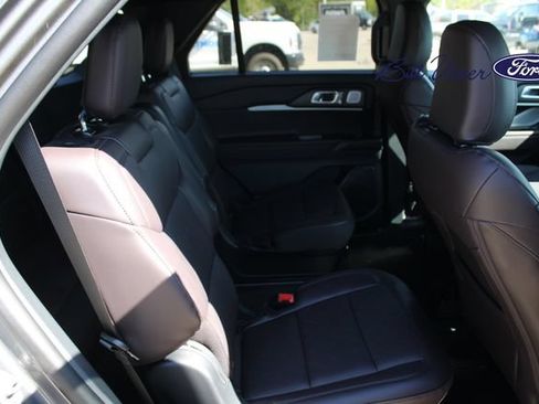 New 2026 Ford Explorer Platinum RWD image 9