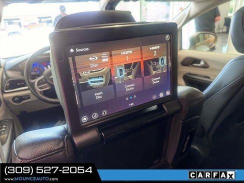 Used 2018 Chrysler Pacifica Touring-L Plus FWD image 14