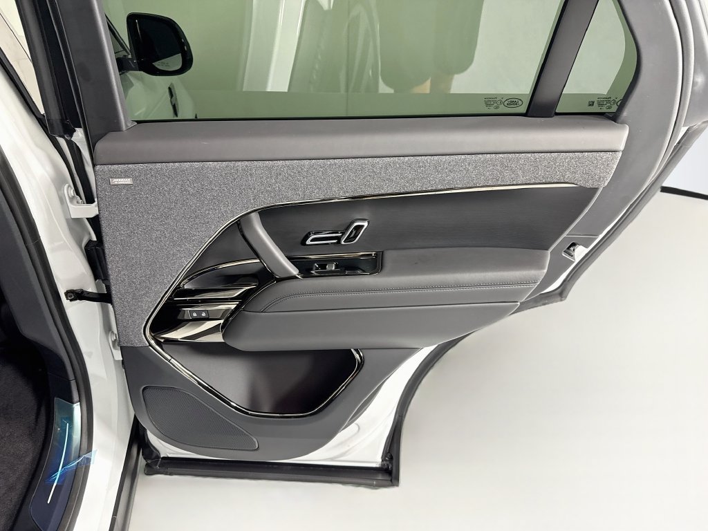New 2027 Land Rover Range Rover Sport Dynamic SE AWD/4WD image 28