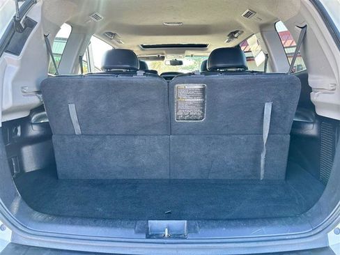 Used 2011 Toyota Highlander SE image 12
