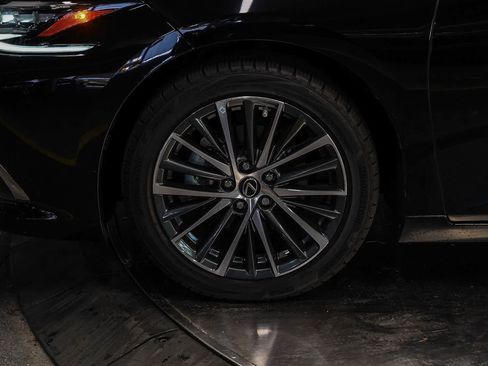 Used 2024 Lexus ES 300h w/ Premium Package FWD image 9