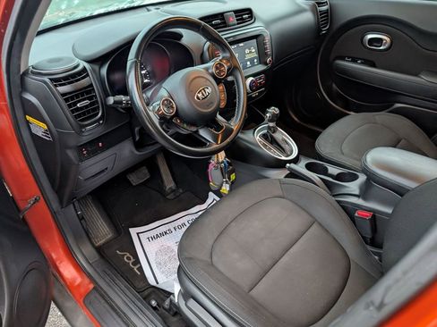 Used 2019 Kia Soul + image 12