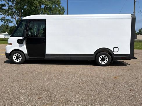 Used 2024 Chevrolet Brightdrop 600 w/ Commercial Equipment Package AWD/4WD image 8