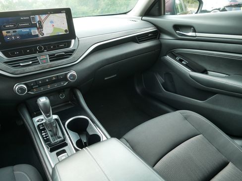 Certified 2023 Nissan Altima 2.5 SV w/ SV Premium Package AWD/4WD image 11