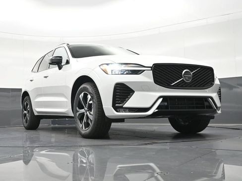 Used 2026 Volvo XC60 B5 Core AWD/4WD image 28