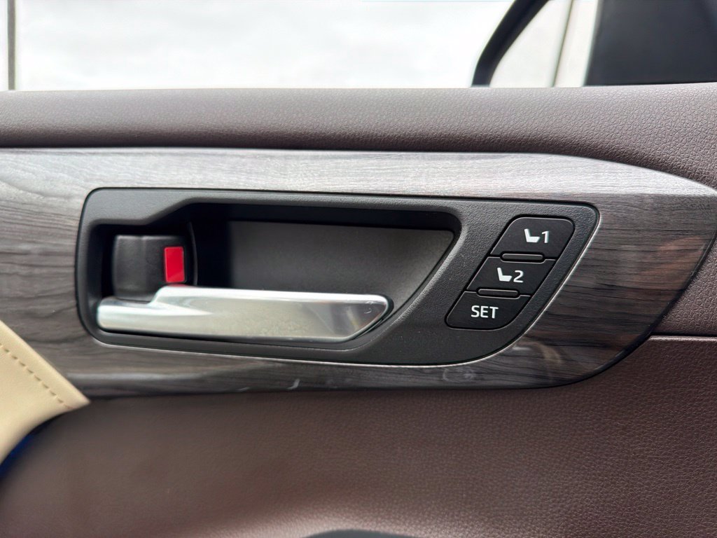 Used 2022 Toyota Highlander Platinum AWD/4WD image 19