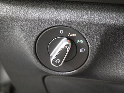 Used 2025 Volkswagen Jetta Sport image 32