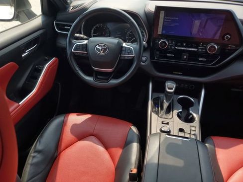 Used 2023 Toyota Highlander XSE AWD/4WD image 13