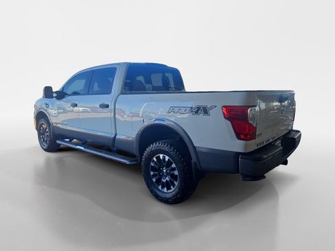 Used 2019 Nissan Titan PRO-4X w/ Pro-4x Convenience Package image 3
