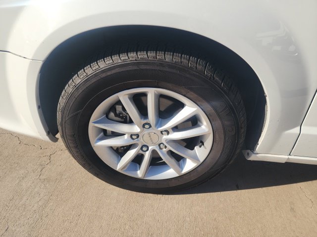 Used 2013 Dodge Grand Caravan SXT FWD image 3