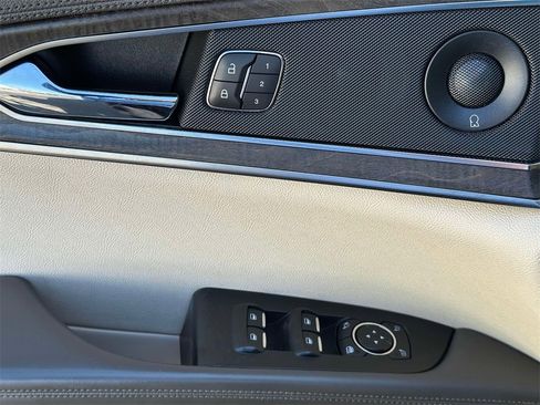 Used 2020 Lincoln Nautilus Reserve image 21