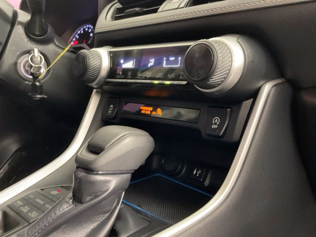 Used 2019 Toyota RAV4 LE AWD/4WD image 17
