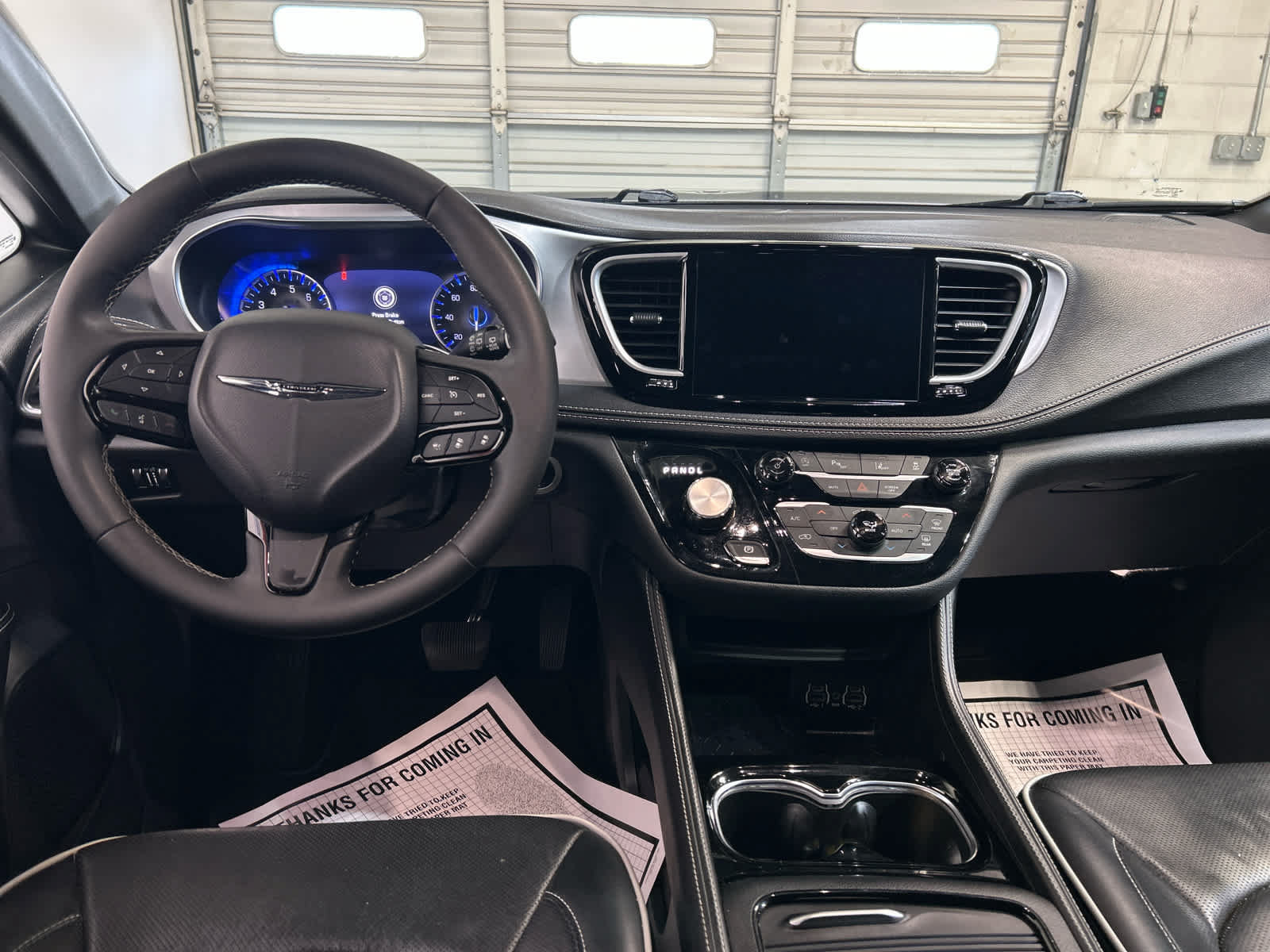 Used 2025 Chrysler Pacifica Limited FWD image 4