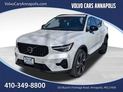 Used 2023 Volvo XC40 B5 Plus w/ Driver Assist Package image 4