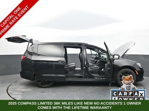 Used 2025 Chrysler Pacifica Limited FWD image 66