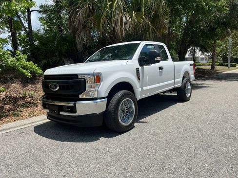 Used 2022 Ford F250 XL w/ Power Equipment Group AWD/4WD image 6