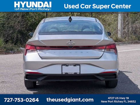 Used 2023 Hyundai Elantra SE w/ Cargo Package FWD image 4