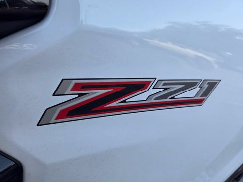 Certified 2025 Chevrolet Colorado Z71 w/ Technology Package AWD/4WD image 4