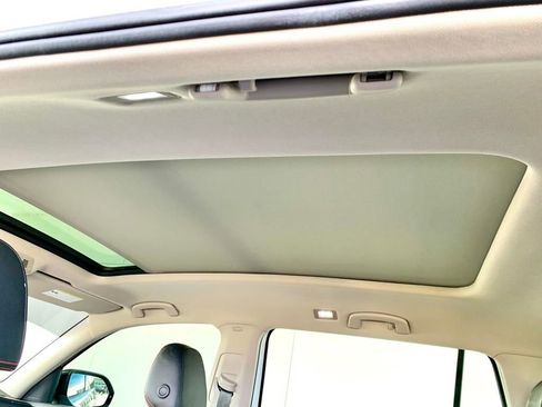 Used 2024 Volkswagen Atlas Peak Edition SE image 17