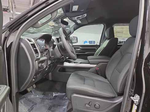 New 2026 RAM 1500 4x4 Crew Cab image 9