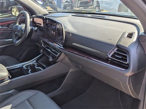 Certified 2025 Chevrolet Traverse Z71 w/ Driver Confidence Package image 13