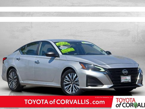 Used 2024 Nissan Altima 2.5 SV FWD image 1