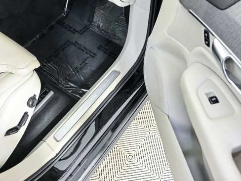 Certified 2023 Volvo XC90 T8 Ultimate AWD/4WD image 28
