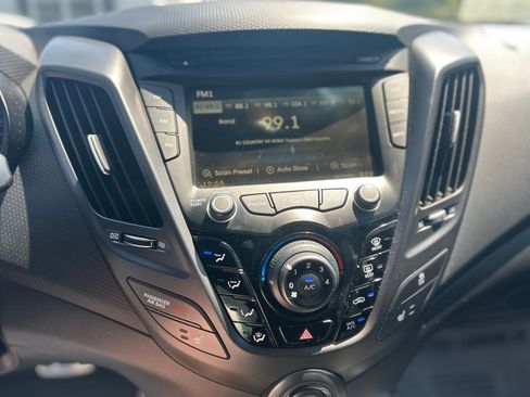 Used 2016 Hyundai Veloster Turbo image 27