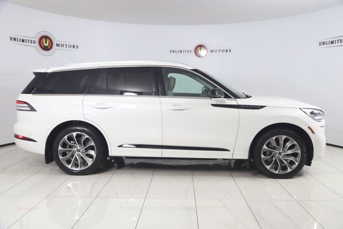 Used 2022 Lincoln Aviator Grand Touring w/ Equipment Group 301A AWD/4WD image 2