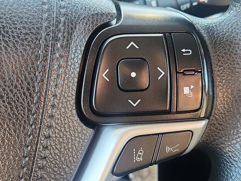 Used 2019 Toyota Highlander LE image 22