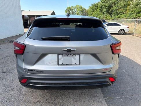 Used 2024 Chevrolet Trax RS w/ Driver Confidence Package FWD image 3