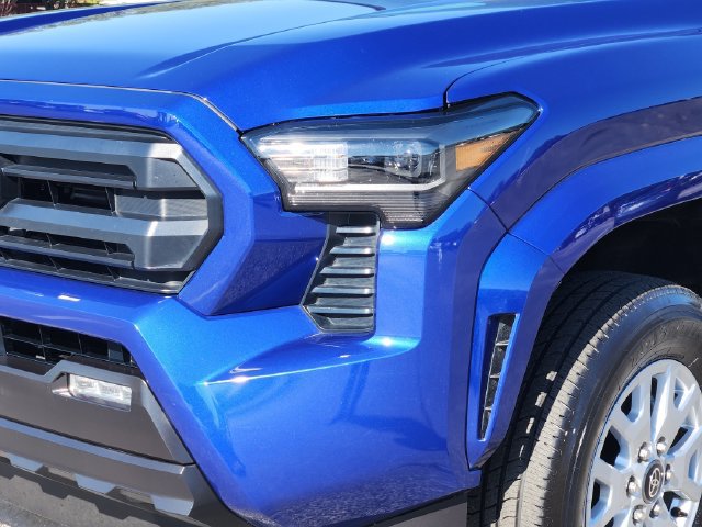 Certified 2025 Toyota Tacoma SR5 AWD/4WD image 8