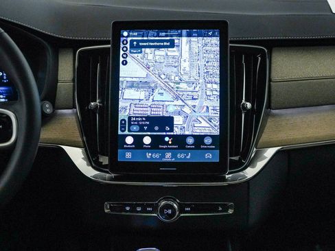Certified 2026 Volvo XC90 T8 Plus w/ Protection Package Premier AWD/4WD image 14