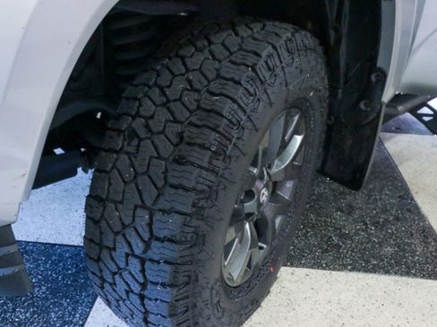 Used 2022 Toyota Tacoma SR5 RWD image 9