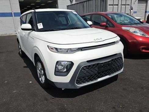 Used 2022 Kia Soul LX w/ Technology Package FWD image 4