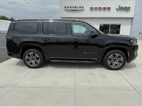 Used 2024 Jeep Wagoneer Series II image 9