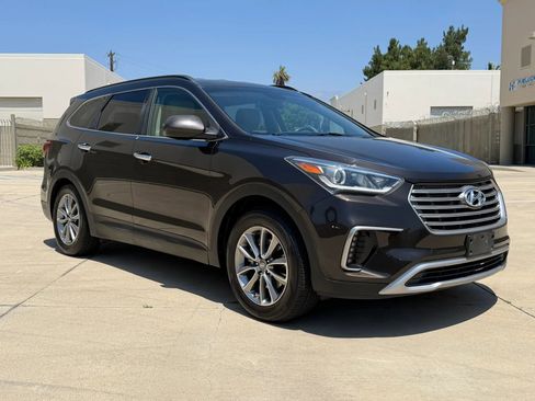 Used 2017 Hyundai Santa Fe SE FWD image 3
